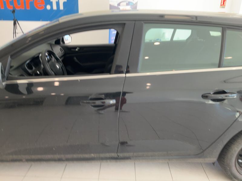 Renault Megane 1.3 TCe Life 2019 – снимка 4