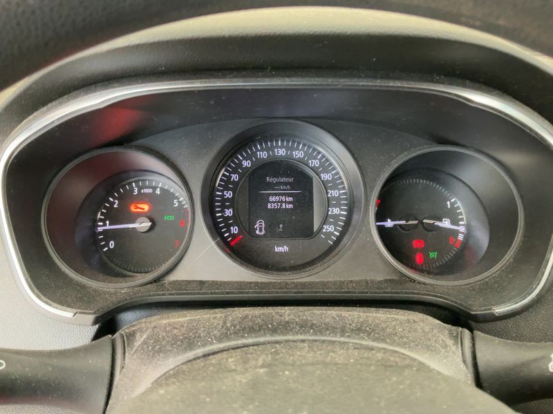 Renault Megane 1.3 TCe Life 2019 – снимка 18