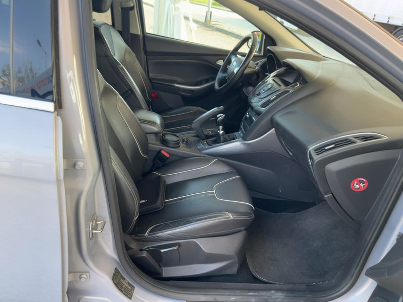 Ford Focus 1.6 EcoBoost Titanium 2011 – снимка 16