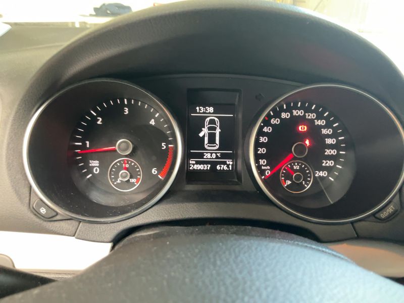 Volkswagen Golf VI 1.6 TDI Highline 2011 – снимка 19