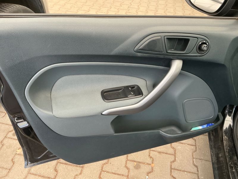 Ford Fiesta 1.25 Trend 2011 – снимка 29