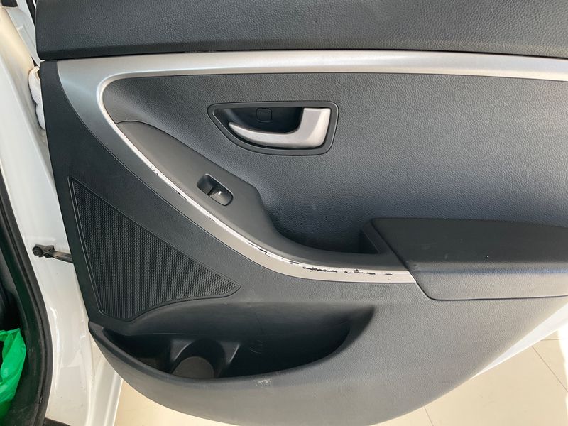 Hyundai i30 1.4 Klass 2014 – снимка 31