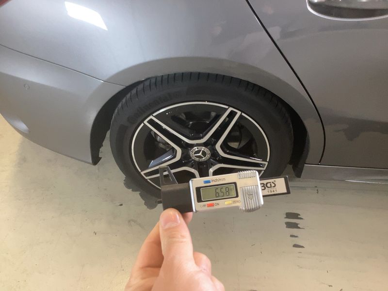 Mercedes-Benz A-Klasse Limousine A 220 4Matic AMG Line 2020 – снимка 9