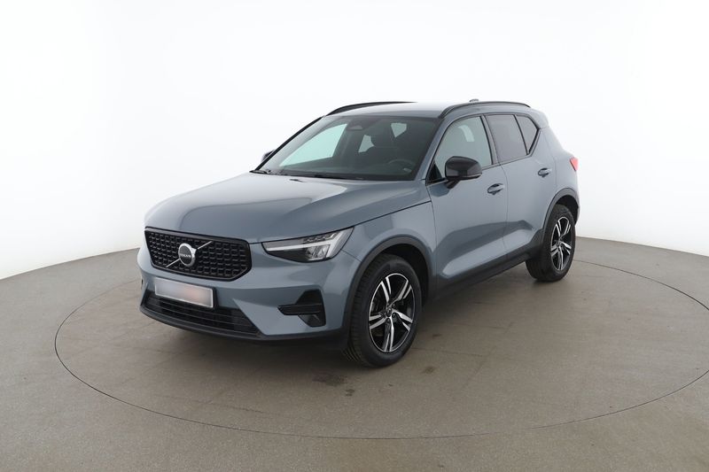 Volvo XC40 2.0 B4 Mild-Hybrid Plus Dark 2WD 2023 – снимка 2