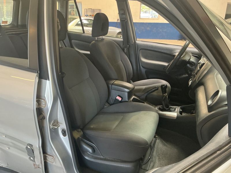 Toyota RAV 4 2.0 D-4D VXE 4x4 2004 – снимка 3