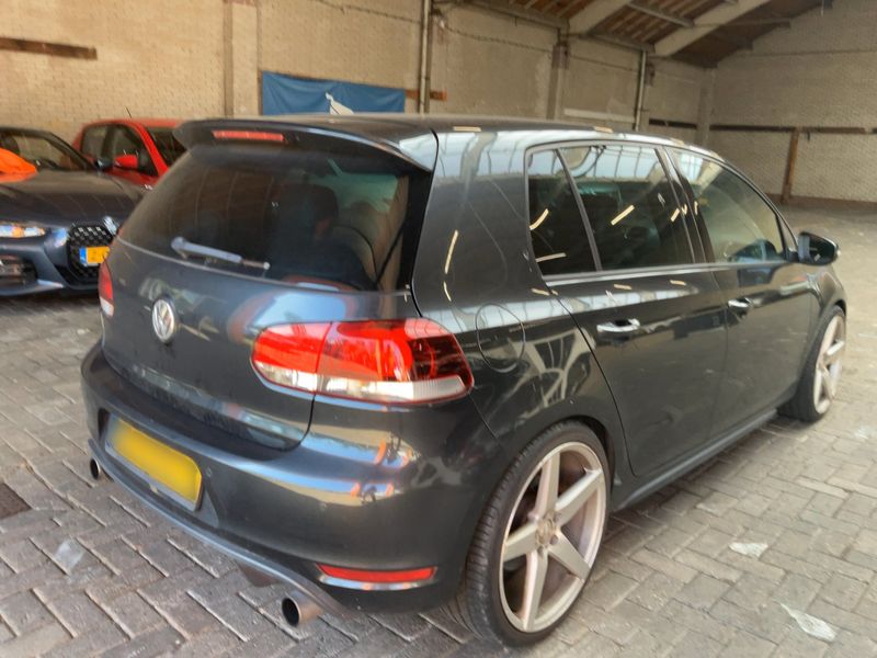 Volkswagen Golf VI 2.0 TSI GTI 2009 – снимка 8