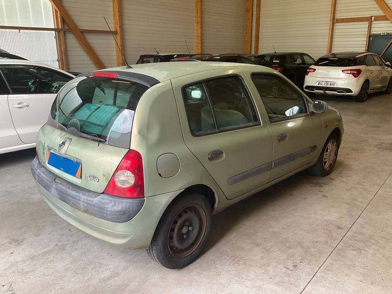 Renault Clio 1.5 dCi Privilege 2003 – снимка 2