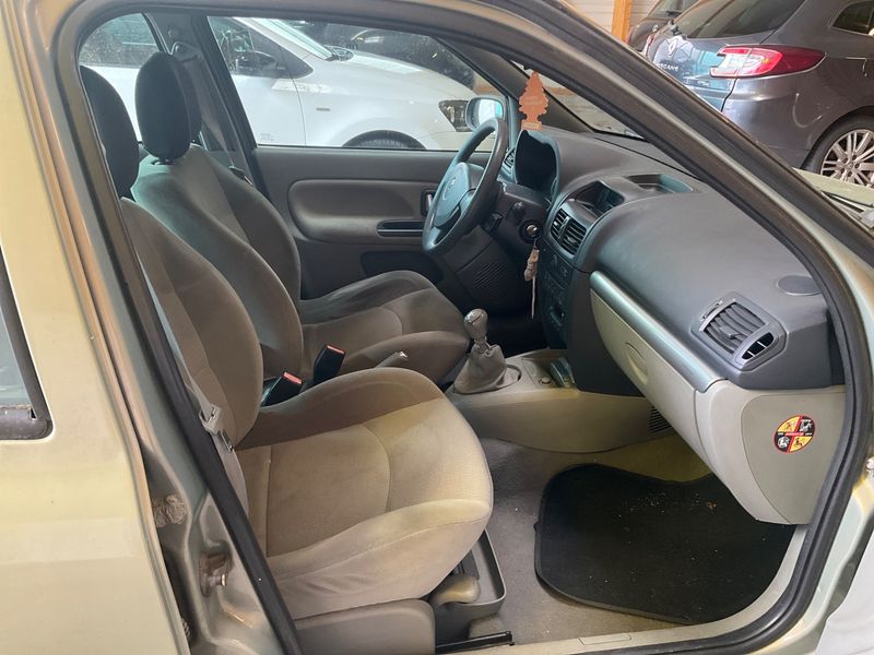Renault Clio 1.5 dCi Privilege 2003 – снимка 3