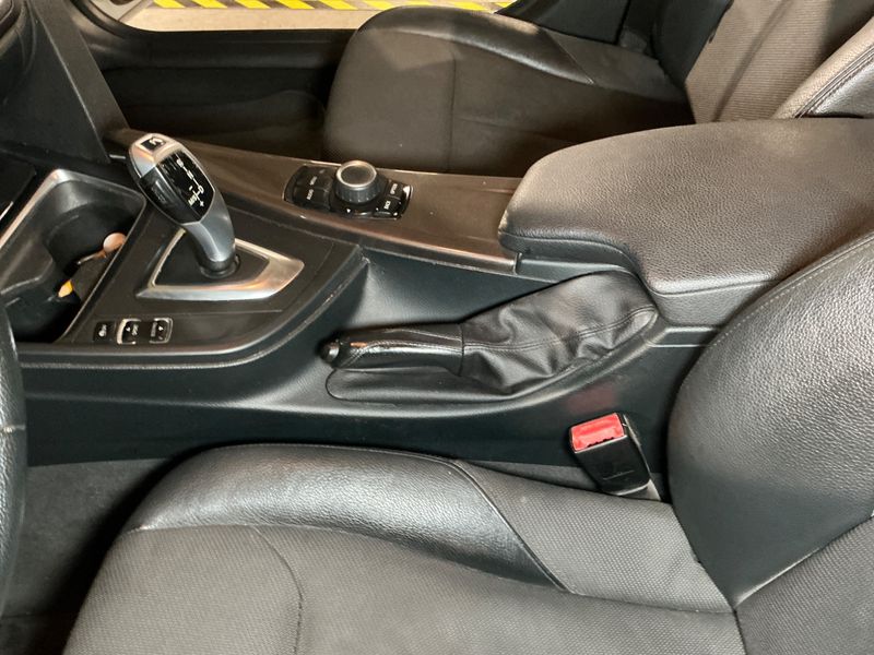 BMW 3er 318d 2014 – снимка на щета