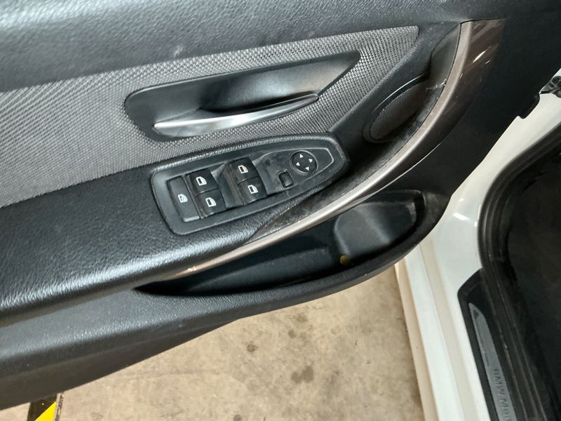 BMW 3er 318d 2014 – снимка на щета