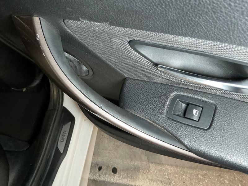 BMW 3er 318d 2014 – снимка на щета
