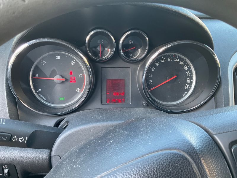Opel Astra 1.7 CDTI Edition 2011 – снимка 4