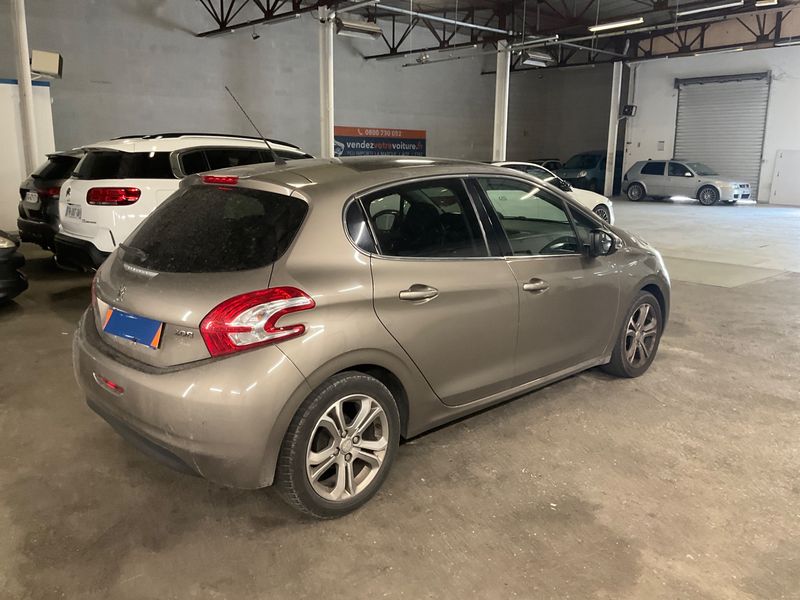 Peugeot 208 1.2 VTi Allure 2013 – снимка 2