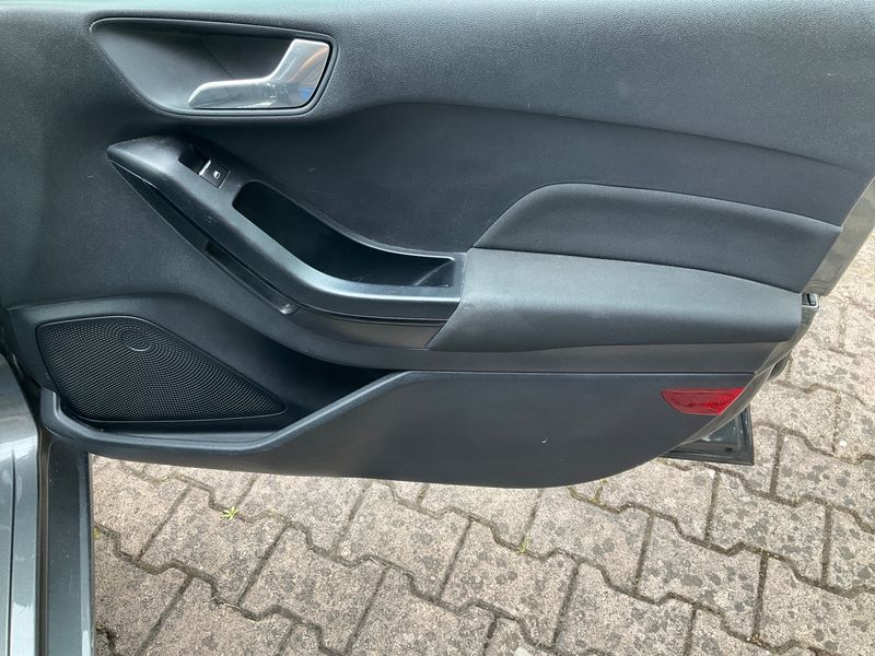 Ford Fiesta 1.1 LPG Connect 2020 – снимка 31