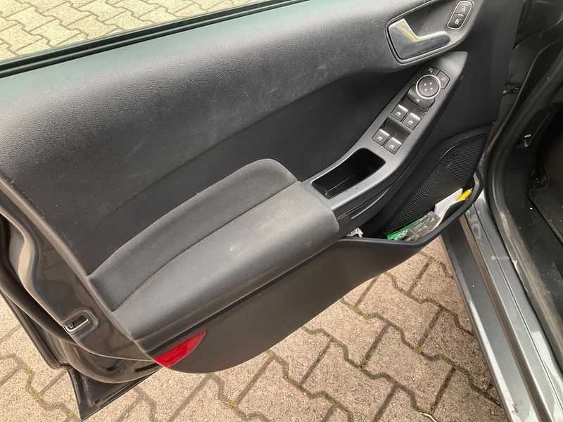 Ford Fiesta 1.1 LPG Connect 2020 – снимка 27