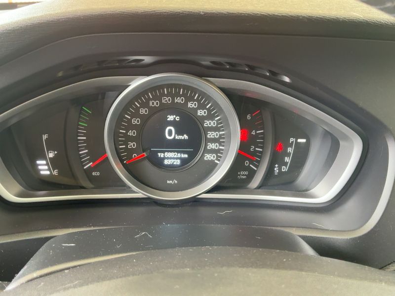 Volvo V40 2.0 D2 Kinetic 2018 – снимка 18