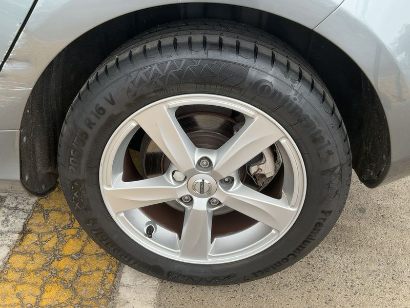 Volvo V40 2.0 D2 Kinetic 2018 – снимка 5