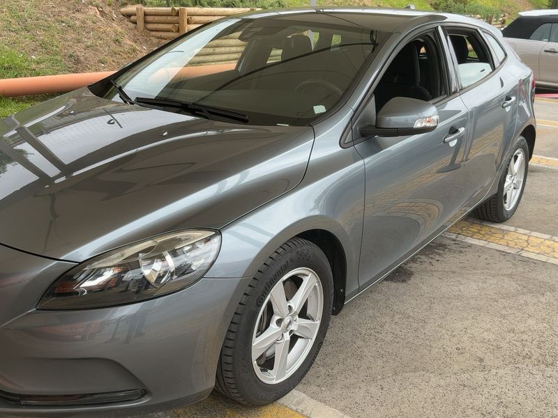 Volvo V40 2.0 D2 Kinetic 2018 – снимка 2