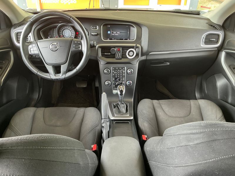 Volvo V40 2.0 D2 Kinetic 2018 – снимка 17