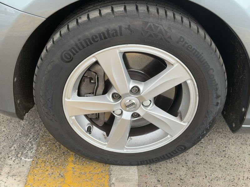 Volvo V40 2.0 D2 Kinetic 2018 – снимка 3