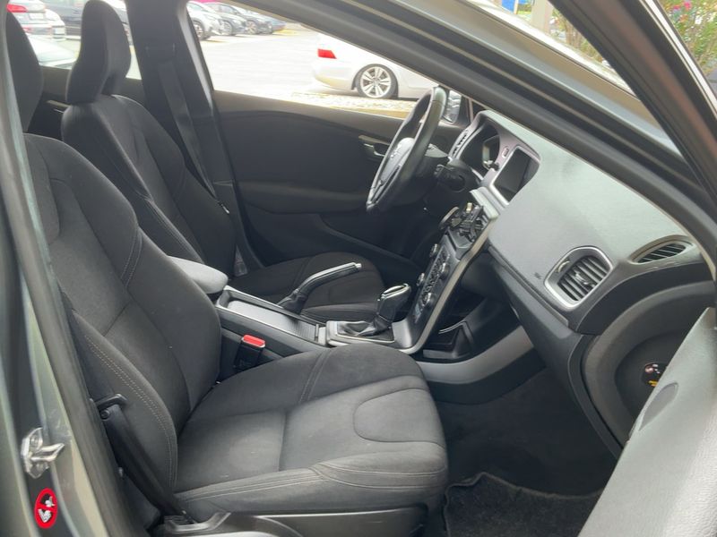 Volvo V40 2.0 D2 Kinetic 2018 – снимка 19