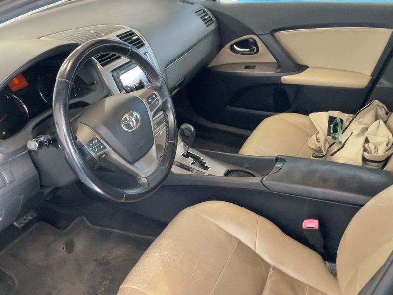 Toyota Avensis 2.0 Executive 2012 – снимка 17