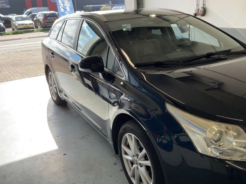 Toyota Avensis 2.0 Executive 2012 – снимка 12