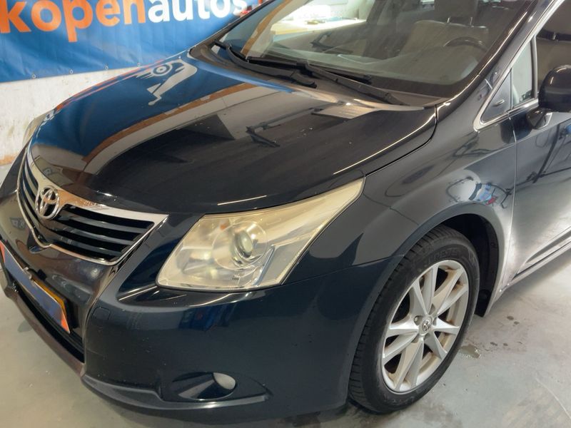 Toyota Avensis 2.0 Executive 2012 – снимка 2