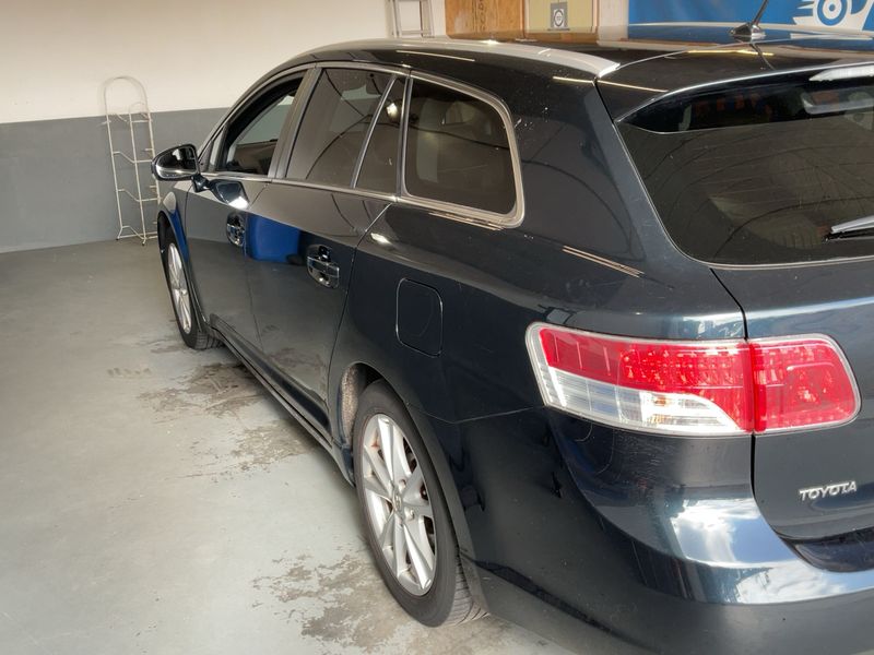 Toyota Avensis 2.0 Executive 2012 – снимка 6