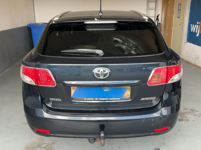 Toyota Avensis 2.0 Executive 2012 – снимка 7