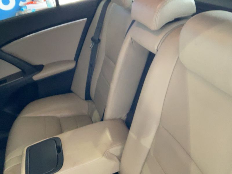 Toyota Avensis 2.0 Executive 2012 – снимка 20