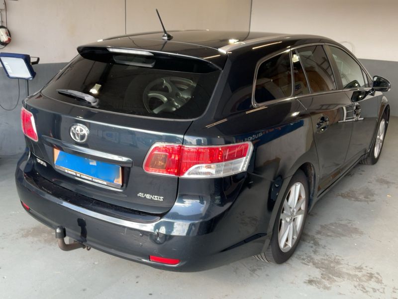 Toyota Avensis 2.0 Executive 2012 – снимка 8