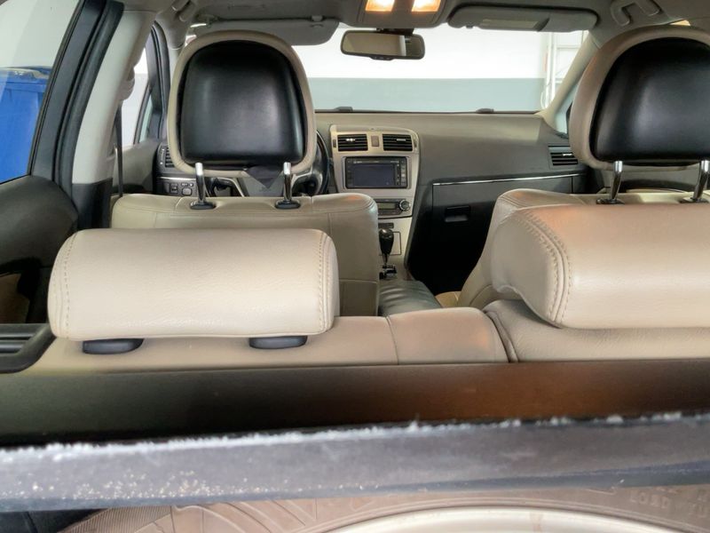 Toyota Avensis 2.0 Executive 2012 – снимка 16