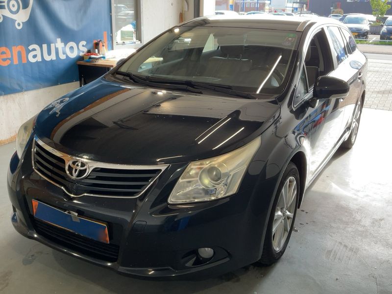Toyota Avensis 2.0 Executive 2012 – снимка 1