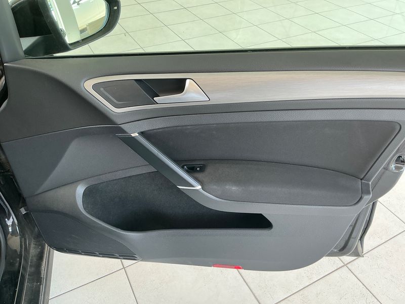 Volkswagen Golf VII 1.6 TDI Comfortline BlueMotion Tech 2015 – снимка на щета 54