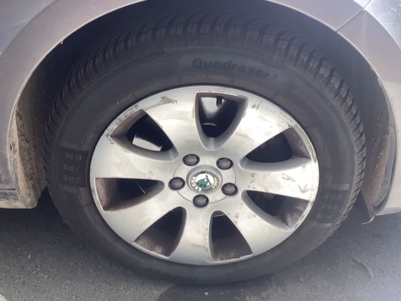 Skoda Superb 2.0 TDI Ambition 2011 – снимка 11