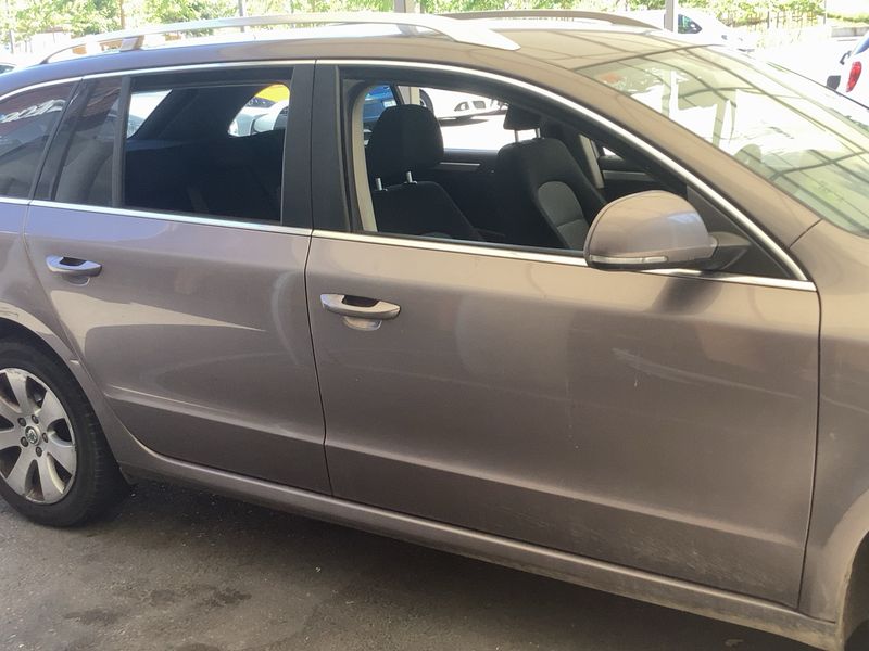 Skoda Superb 2.0 TDI Ambition 2011 – снимка 10