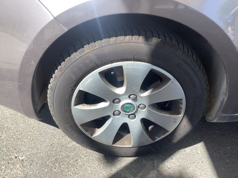 Skoda Superb 2.0 TDI Ambition 2011 – снимка 3