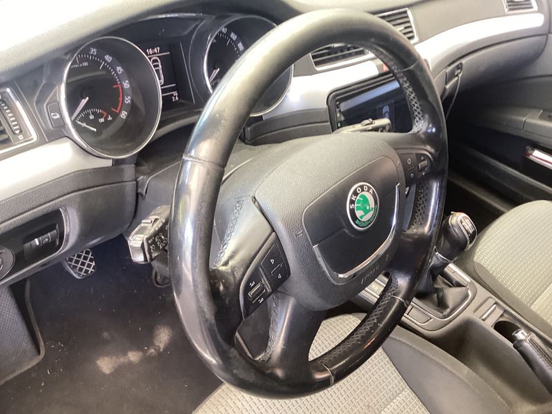 Skoda Superb 2.0 TDI Ambition 2011 – снимка 26