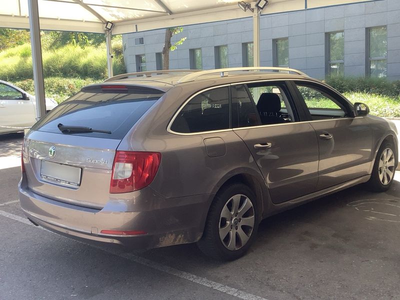 Skoda Superb 2.0 TDI Ambition 2011 – снимка 8