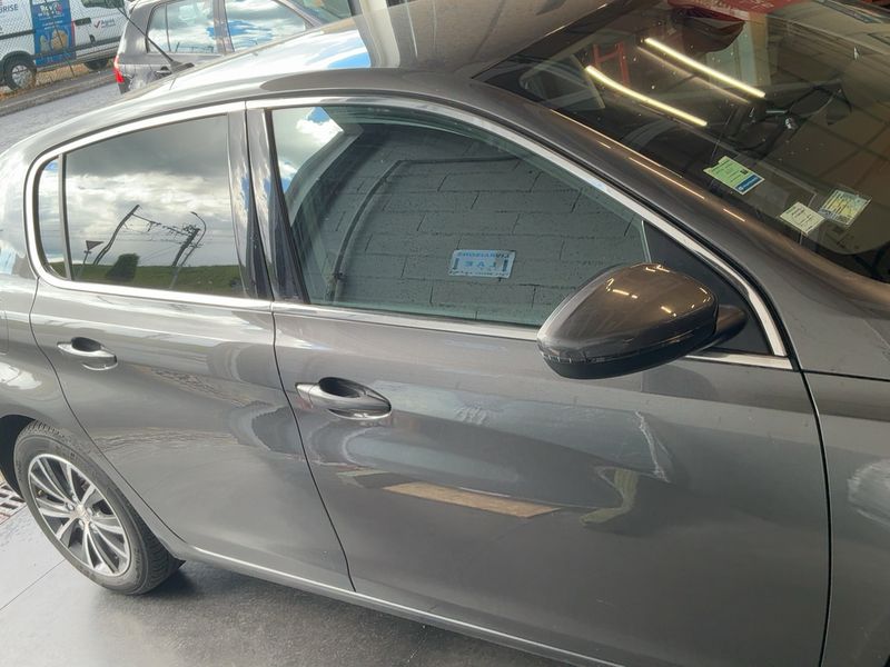 Peugeot 308 1.2 e-THP Allure 2016 – снимка 10