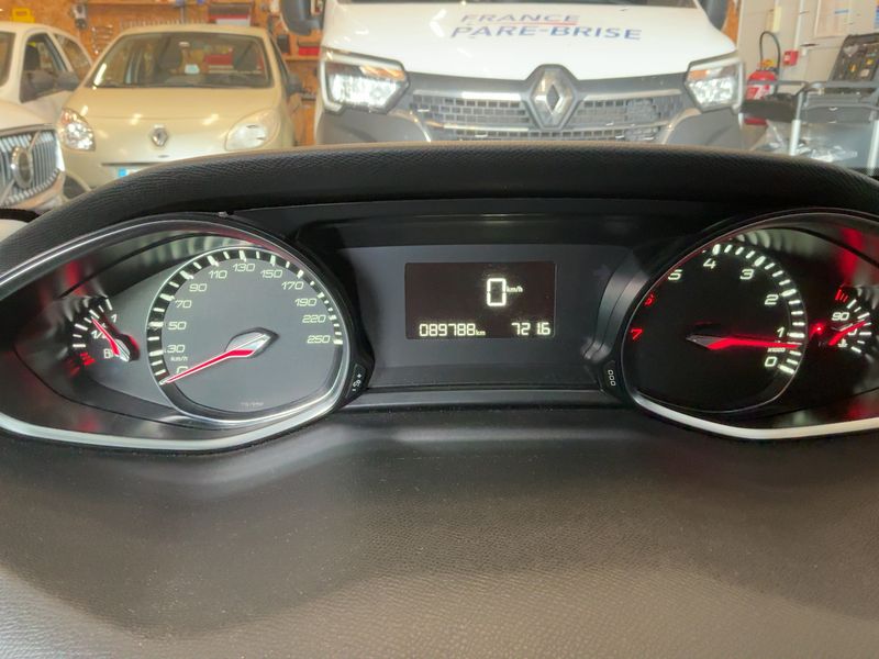 Peugeot 308 1.2 e-THP Allure 2016 – снимка 18