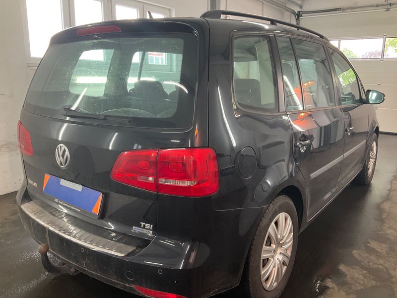 Volkswagen Touran 1.2 TSI Trendline BlueMotion Tech 2010 – снимка 2