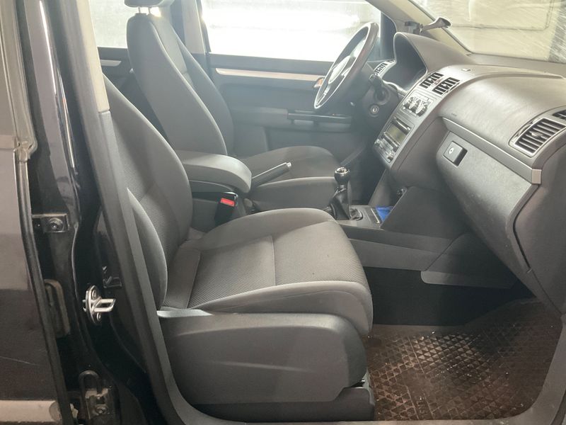 Volkswagen Touran 1.2 TSI Trendline BlueMotion Tech 2010 – снимка 3