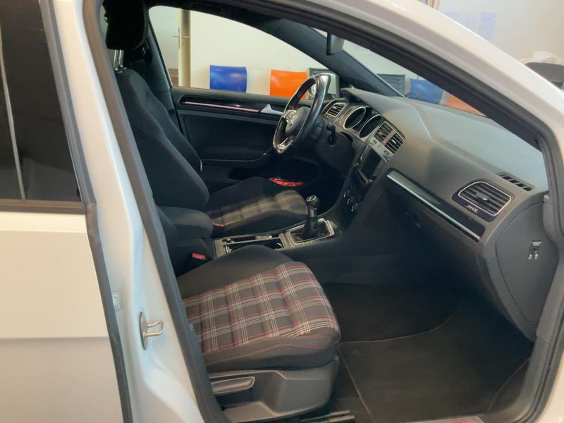 Volkswagen Golf VII 2.0 TFSI GTI "Performance" BlueMotion Tech 2016 – снимка 17