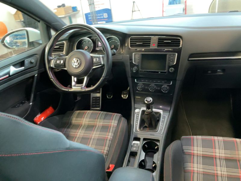 Volkswagen Golf VII 2.0 TFSI GTI "Performance" BlueMotion Tech 2016 – снимка 18