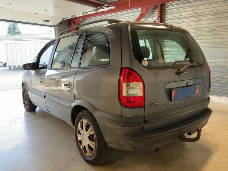 Opel Zafira 2.0 DTI Comfort 2004 – снимка на щета