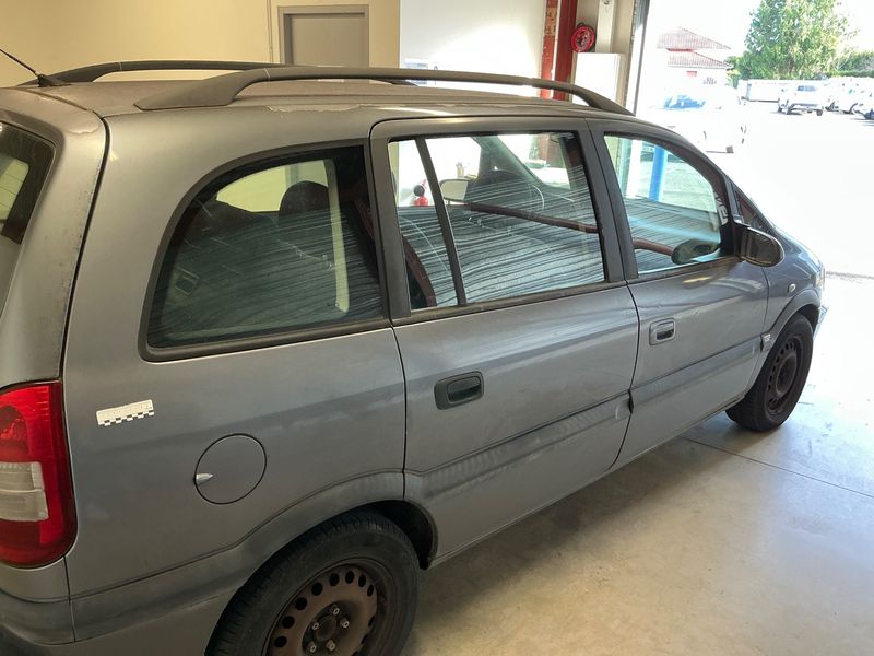 Opel Zafira 2.0 DTI Comfort 2004 – снимка на щета