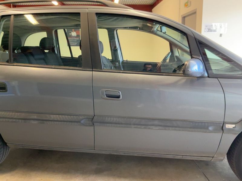 Opel Zafira 2.0 DTI Comfort 2004 – снимка на щета