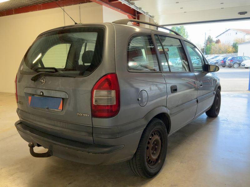 Opel Zafira 2.0 DTI Comfort 2004 – снимка на щета